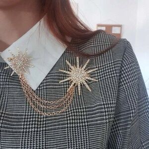 New elegant double star chained brooch ⭐️⭐️⭐️ with gift box 🎁